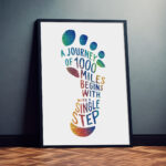 Eine Reise von 1000 Meilen Motivations Poster Bild zum Einrahmen Wandkunst für Wohnzimmer oder Büro