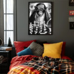Nachdenklicher Schimpanse Affe beim Schachspiel Kunstdruck Poster Wandkunst für Wohnzimmer, Schlafzimmer, Büro – Bild 2