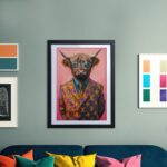 Porträt eines schottischen Hochlandrindes im LV Anzug Poster Exklusive Wandkunst für Wohnzimmer, Schlafzimmer – Bild 3