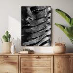 verhüllte identität schwarz weiß fotografie als leinwandbild wohnzimmer schlafzimmer