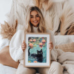 elegante schwarze katze unter lotusblumen kunstdruck