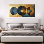 geometrische abstrakte kunst auf leinwand in blau und goldtönen