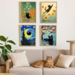Die Kunstkatzen 4er Set Poster, Schwarze Katze in Berühmten Gemälden – Van Gogh Sternennacht, Monet Seerosen, Klimt Stil Deko für Katzenliebhaber