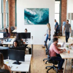 Wirbelnde Meereswelle mit weißem Schaum in tiefem Türkisblau und dynamischer Wellenbewegung – Bild 5