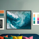 Wirbelnde Meereswelle mit weißem Schaum in tiefem Türkisblau und dynamischer Wellenbewegung – Bild 6