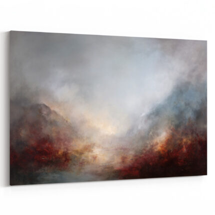 Atmosphärische Wolkenlandschaft mit warmem Lichtglühen in Tiefrot und Silbergrau