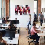 Abstrakter Expressionismus mit strukturierten Rechteckflächen in Rot, Rosa und Weiß auf Grau – Bild 5