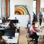 Konzentrische Halbkreisringe in Erdtönen und Teal als ruhige minimalistische Bogenskulptur – Bild 5