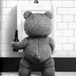 Teddybär auf dem stillen Örtchen